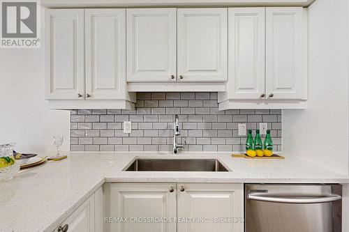 34 Bluegill Crescent, Whitby, ON - Indoor Photo Showing Kitchen