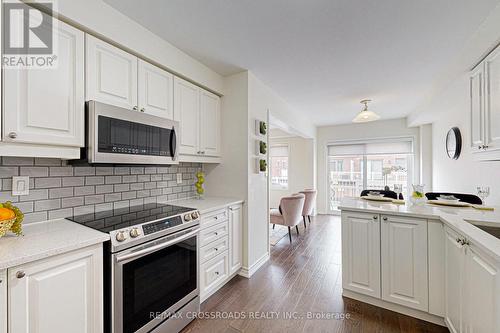 34 Bluegill Crescent, Whitby, ON - Indoor Photo Showing Kitchen With Upgraded Kitchen