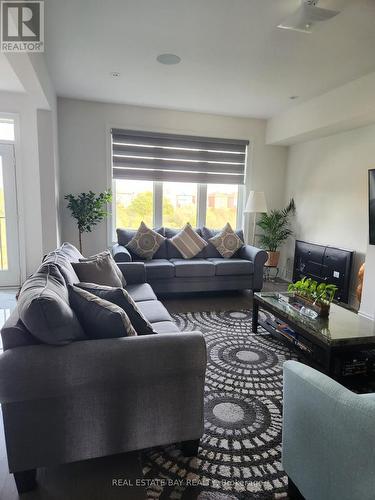 55 Armilia Place, Whitby, ON - Indoor Photo Showing Living Room