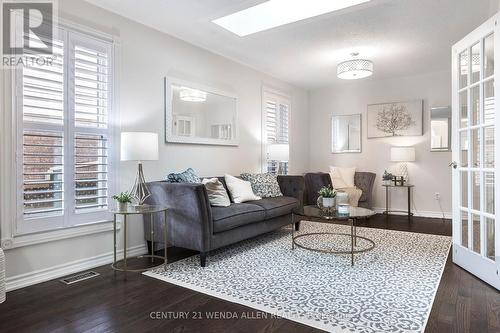 20 Hogan Crescent, Clarington, ON - Indoor Photo Showing Living Room