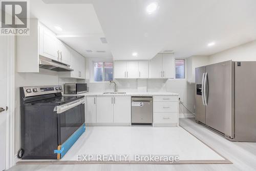 101 Howling Crescent, Ajax, ON - Indoor Photo Showing Kitchen