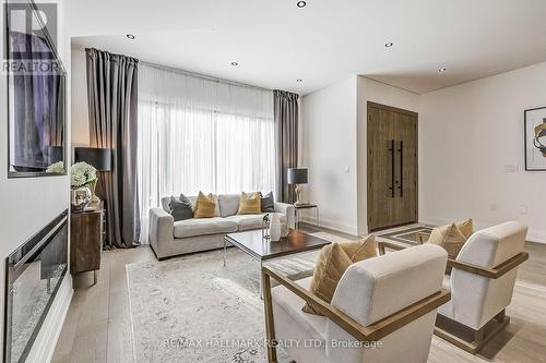 148 May Avenue, Richmond Hill, ON - Indoor Photo Showing Living Room