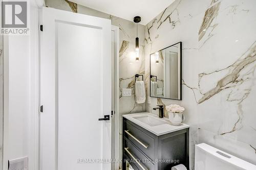 148 May Avenue, Richmond Hill, ON - Indoor Photo Showing Bathroom