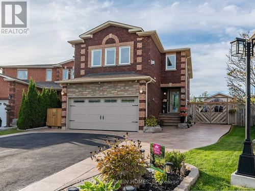 40 Mandel Crescent, Richmond Hill, ON - Outdoor With Facade