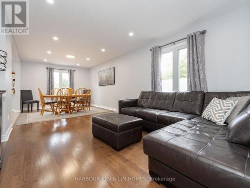 40 Mandel Crescent, Richmond Hill, ON - Indoor Photo Showing Living Room