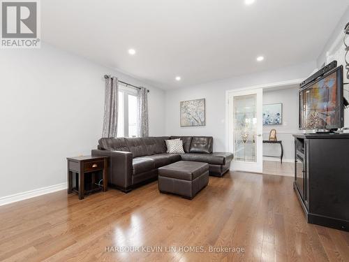 40 Mandel Crescent, Richmond Hill, ON - Indoor Photo Showing Living Room