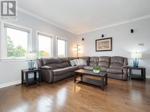 40 Mandel Crescent, Richmond Hill, ON - Indoor Photo Showing Living Room