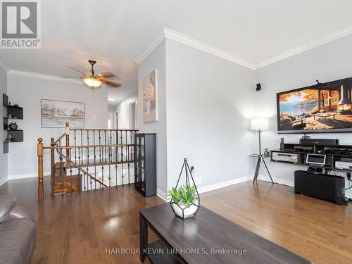 40 Mandel Crescent, Richmond Hill, ON - Indoor Photo Showing Living Room