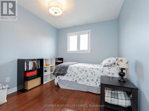 40 Mandel Crescent, Richmond Hill, ON - Indoor Photo Showing Bedroom