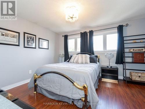 40 Mandel Crescent, Richmond Hill, ON - Indoor Photo Showing Bedroom