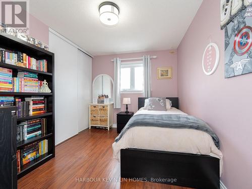 40 Mandel Crescent, Richmond Hill, ON - Indoor Photo Showing Bedroom