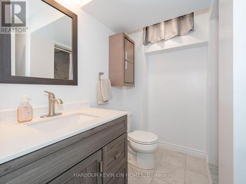 40 Mandel Crescent, Richmond Hill, ON - Indoor Photo Showing Bathroom