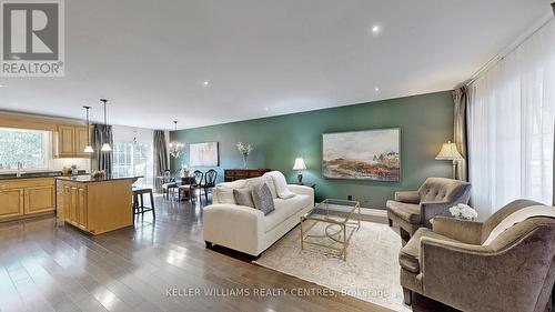 26 Victory Drive, East Gwillimbury, ON - Indoor Photo Showing Living Room