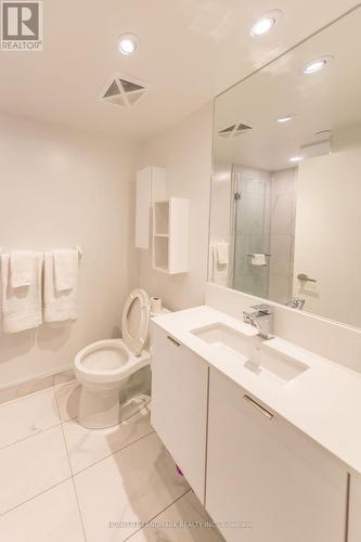 3106 - 195 Redpath Avenue, Toronto, ON - Indoor Photo Showing Bathroom