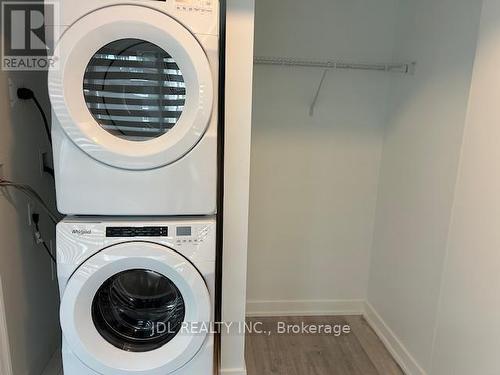 1007 - 327 King Street W, Toronto, ON - Indoor Photo Showing Laundry Room