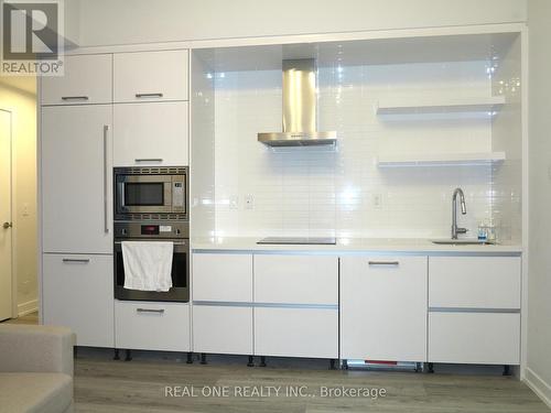 3002 - 2221 Yonge Street, Toronto, ON - Indoor Photo Showing Kitchen