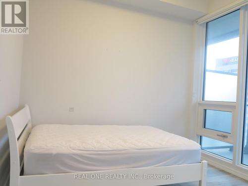 3002 - 2221 Yonge Street, Toronto, ON - Indoor Photo Showing Bedroom