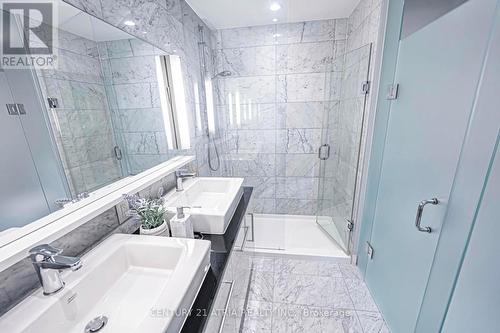 Th03 - 129 Mcmahon Drive, Toronto, ON - Indoor Photo Showing Bathroom