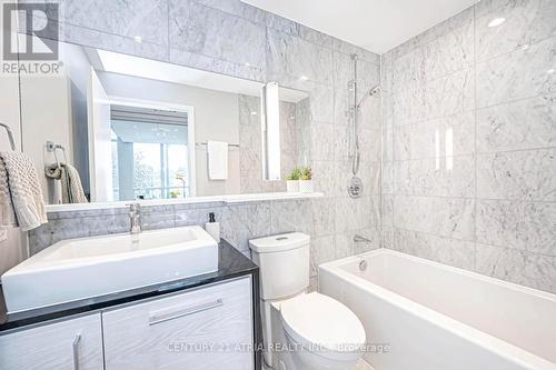 Th03 - 129 Mcmahon Drive, Toronto, ON - Indoor Photo Showing Bathroom