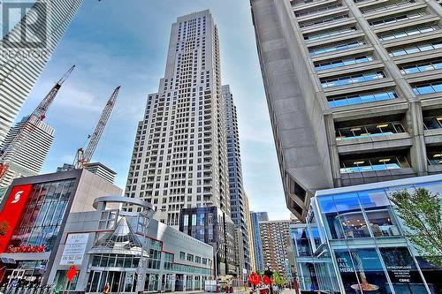 1602 - 35 Balmuto Street, Toronto, ON - Outdoor With Facade