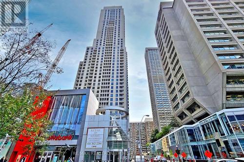 1602 - 35 Balmuto Street, Toronto, ON - Outdoor With Facade