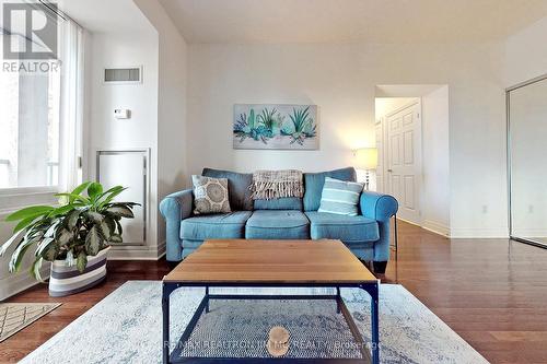 1602 - 35 Balmuto Street, Toronto, ON - Indoor Photo Showing Living Room