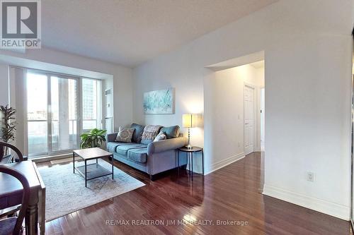 1602 - 35 Balmuto Street, Toronto, ON - Indoor Photo Showing Living Room