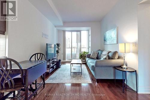 1602 - 35 Balmuto Street, Toronto, ON - Indoor Photo Showing Living Room