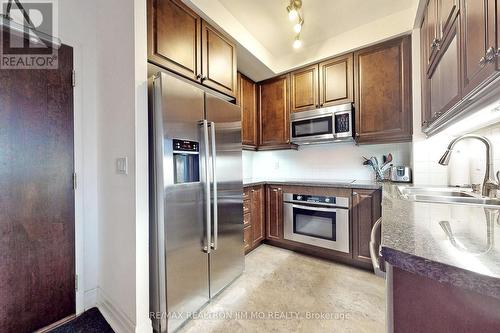 1602 - 35 Balmuto Street, Toronto, ON - Indoor Photo Showing Kitchen With Double Sink