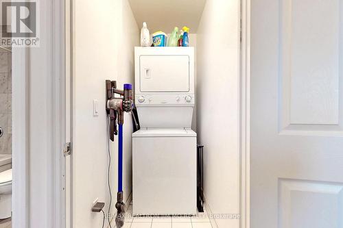 1602 - 35 Balmuto Street, Toronto, ON - Indoor Photo Showing Laundry Room