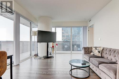 3307 - 138 Downes Street, Toronto, ON - Indoor Photo Showing Living Room