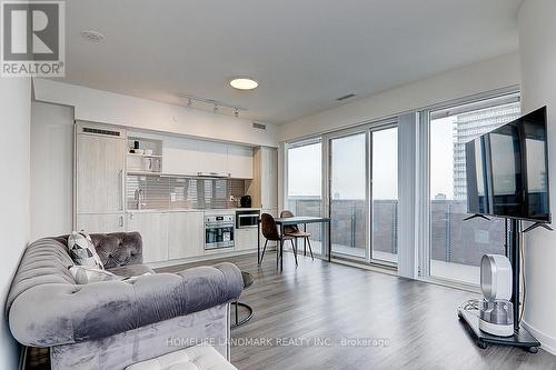 3307 - 138 Downes Street, Toronto, ON - Indoor Photo Showing Living Room