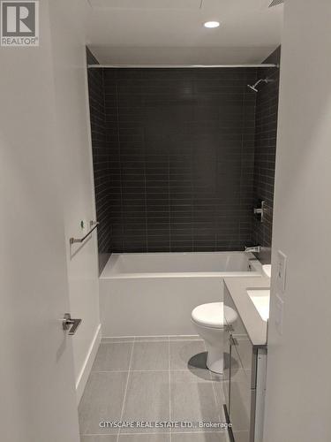 5709 - 7 Grenville Street, Toronto, ON - Indoor Photo Showing Bathroom