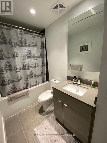 5709 - 7 Grenville Street, Toronto, ON - Indoor Photo Showing Bathroom