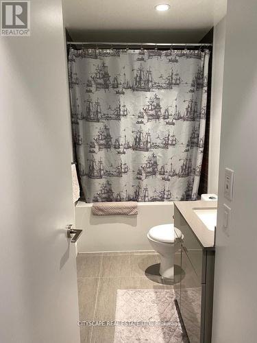 5709 - 7 Grenville Street, Toronto, ON - Indoor Photo Showing Bathroom