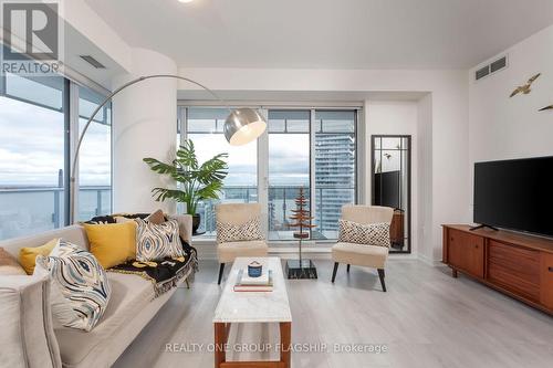 1609 - 28 Freeland Street, Toronto, ON - Indoor Photo Showing Living Room