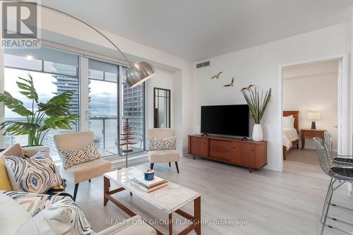 1609 - 28 Freeland Street, Toronto, ON - Indoor Photo Showing Living Room