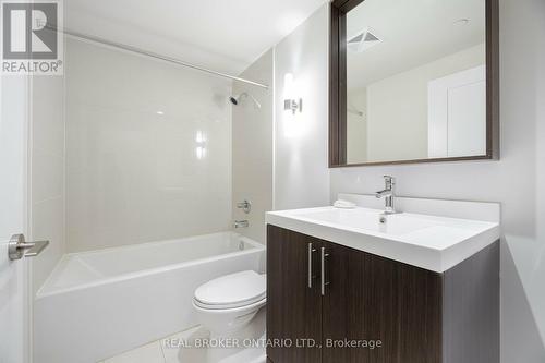 703 - 18 Graydon Hall Drive, Toronto, ON - Indoor Photo Showing Bathroom