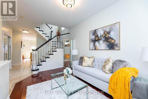 111 Knowles Drive, Toronto, ON - Indoor Photo Showing Living Room