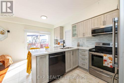 111 Knowles Drive, Toronto, ON - Indoor Photo Showing Kitchen With Double Sink