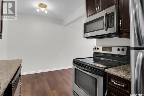 107 208 Saskatchewan Street, Saskatoon, SK - Indoor Photo Showing Kitchen