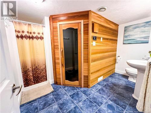 74 Mayfield Street, Moncton, NB - Indoor Photo Showing Bathroom