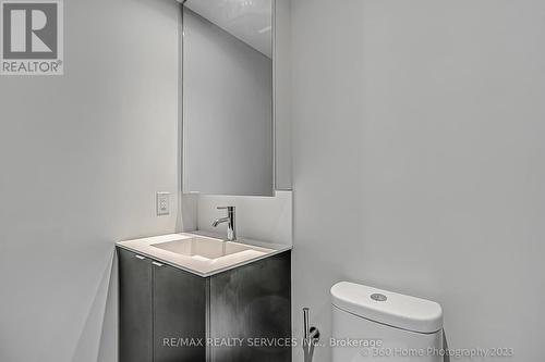 1719 - 20 Edward Street, Toronto, ON - Indoor Photo Showing Bathroom