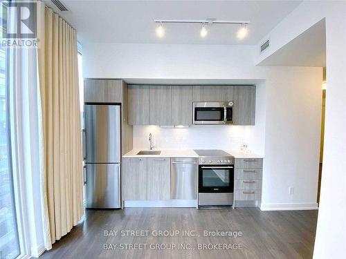 1907 - 28 Wellesley Street E, Toronto, ON - Indoor Photo Showing Kitchen With Upgraded Kitchen