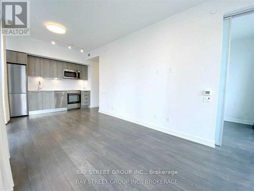 1907 - 28 Wellesley Street E, Toronto, ON - Indoor Photo Showing Kitchen