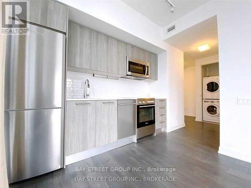 1907 - 28 Wellesley Street E, Toronto, ON - Indoor Photo Showing Kitchen