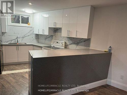 1491 Finch Avenue, Pickering, ON - Indoor Photo Showing Kitchen