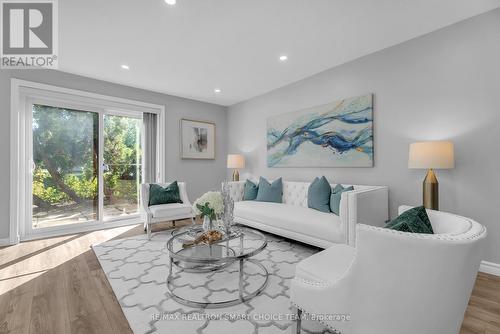 82 - 6 Esterbrooke Avenue, Toronto, ON - Indoor Photo Showing Living Room