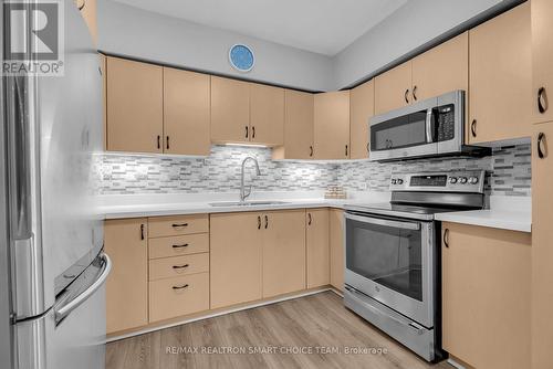 82 - 6 Esterbrooke Avenue, Toronto, ON - Indoor Photo Showing Kitchen