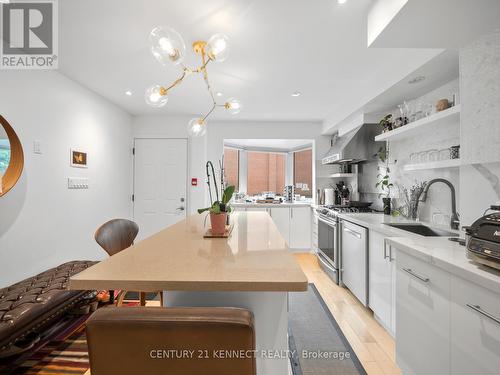 13A - 570 Wellington Street W, Toronto, ON - Indoor Photo Showing Kitchen